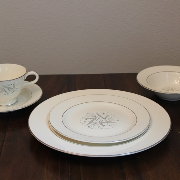 1950s Homer Laughlin Celeste - Picture 2 of 5